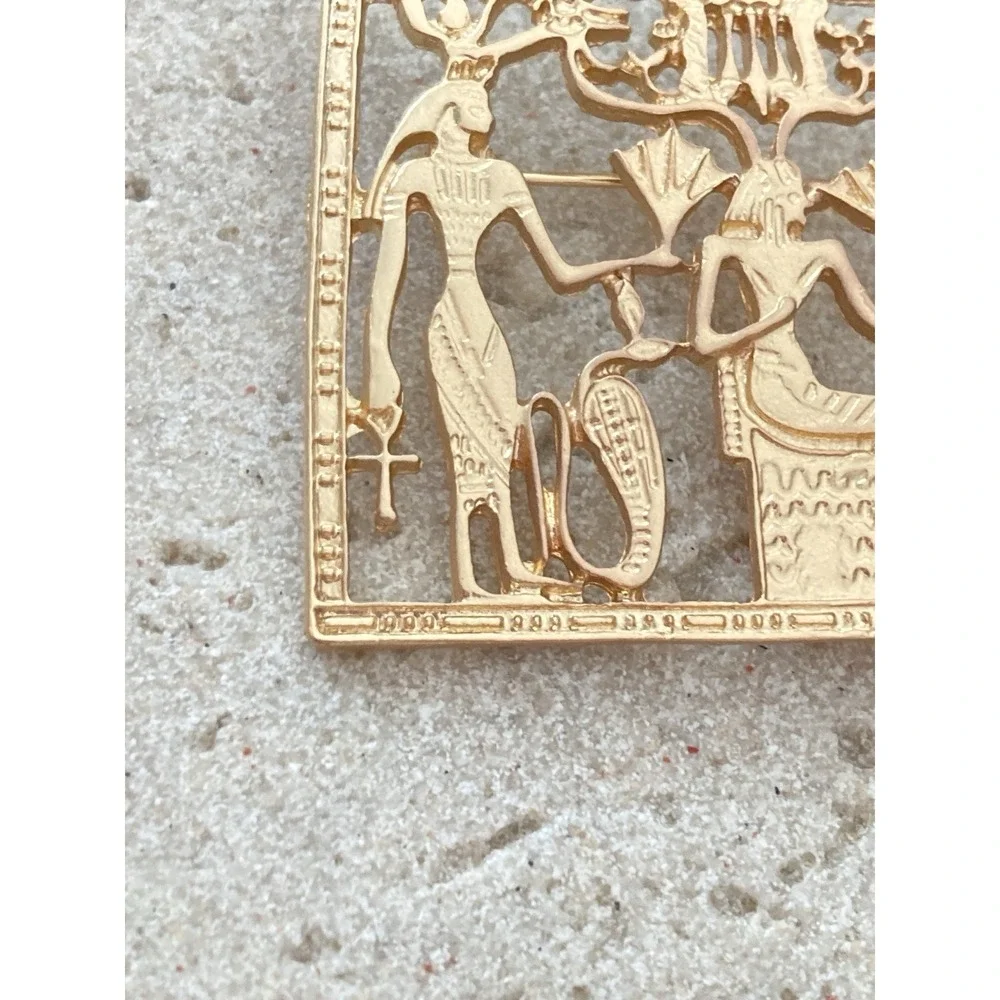 Egyptian Revival Brooch Gold Tone Pharaoh Goddess Scene Matte‎ Hieroglyphic